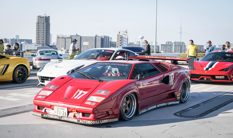 Illustration for article titled Japan's Parking Lot Car Meets Are Weird And Wonderful Even In The Middle Of The Day